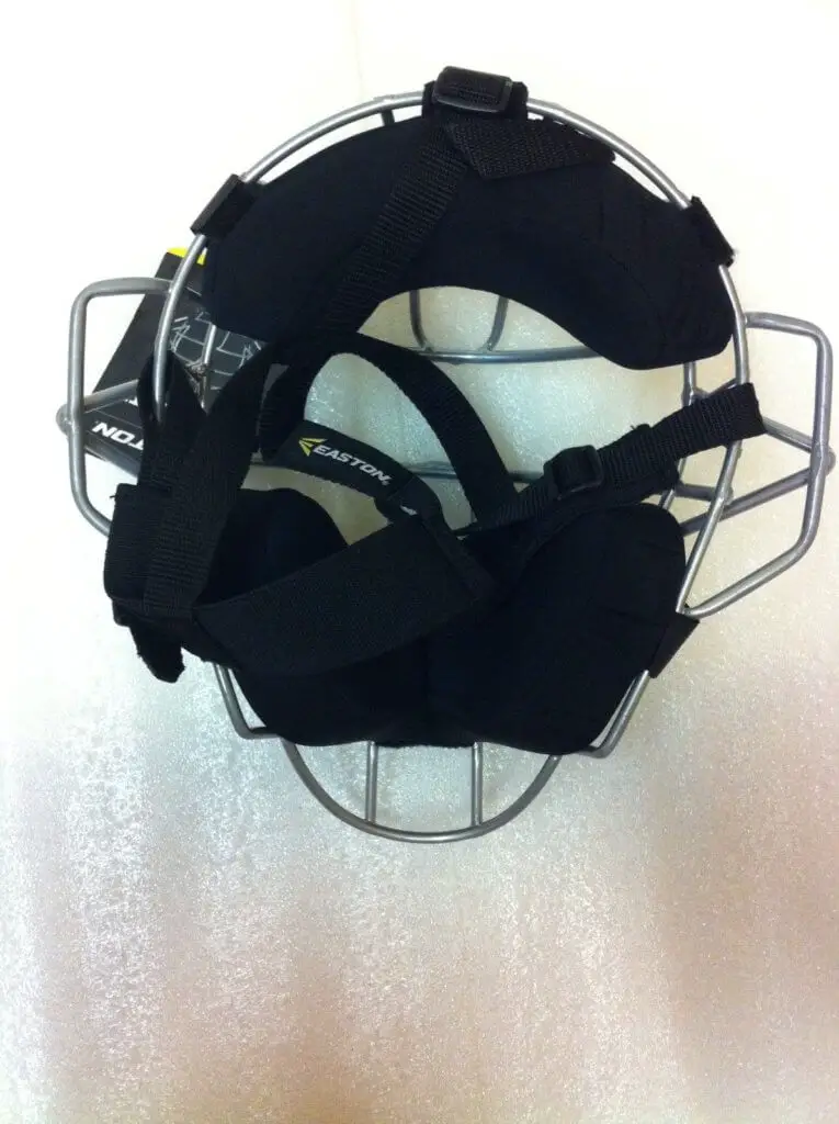 Rear of easton speed elite catchers mask
