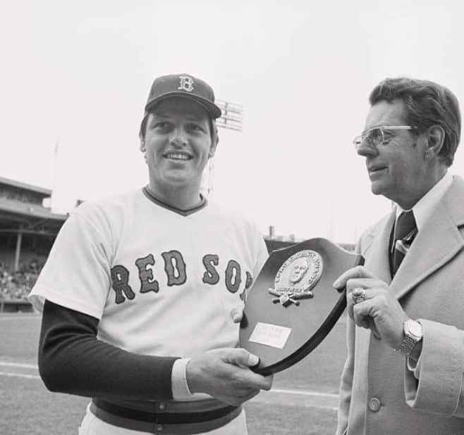 carlton fisk accepting the 1972 rookie of the year award