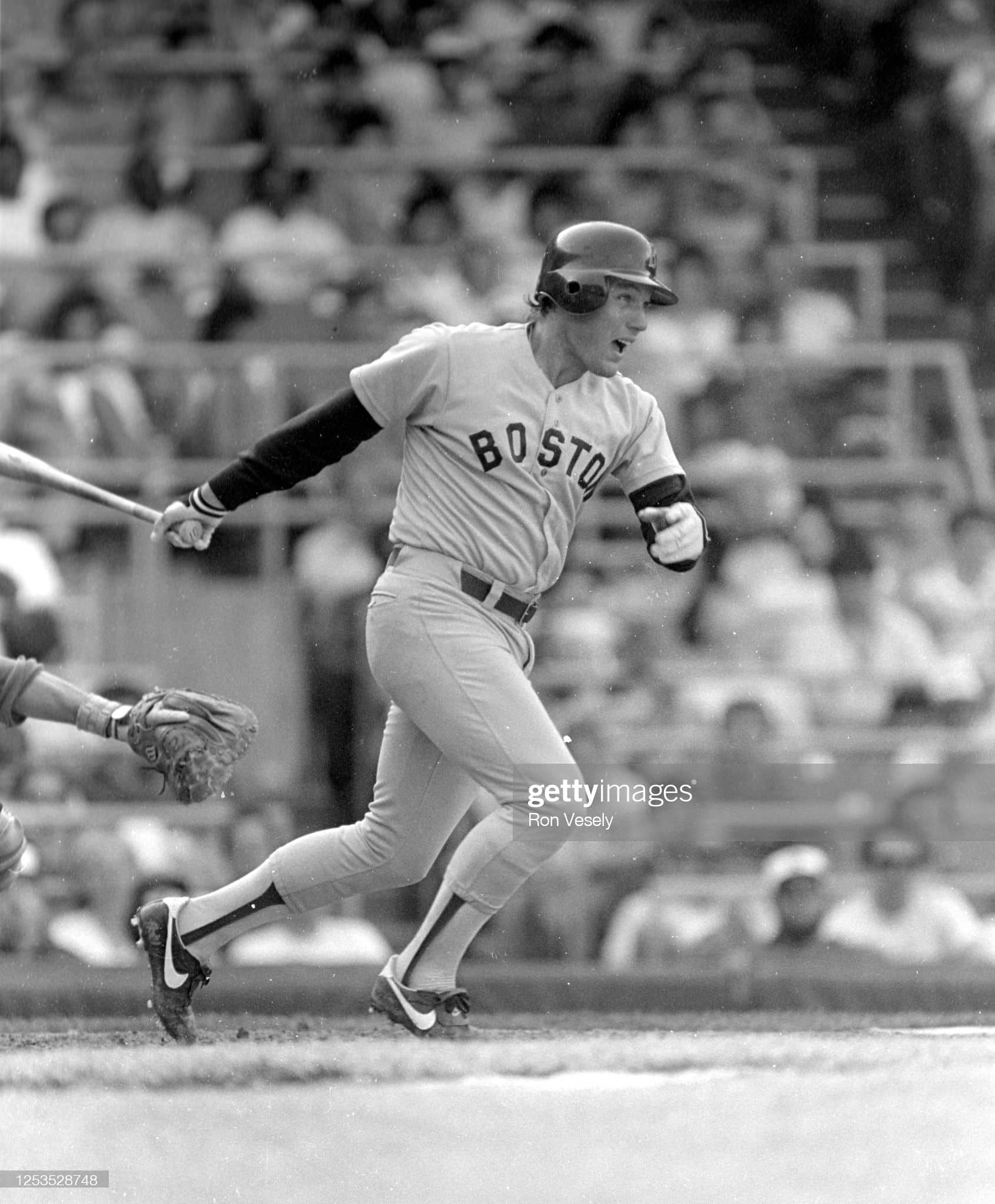 red sox catcher rich gedman batting during the 1985 season