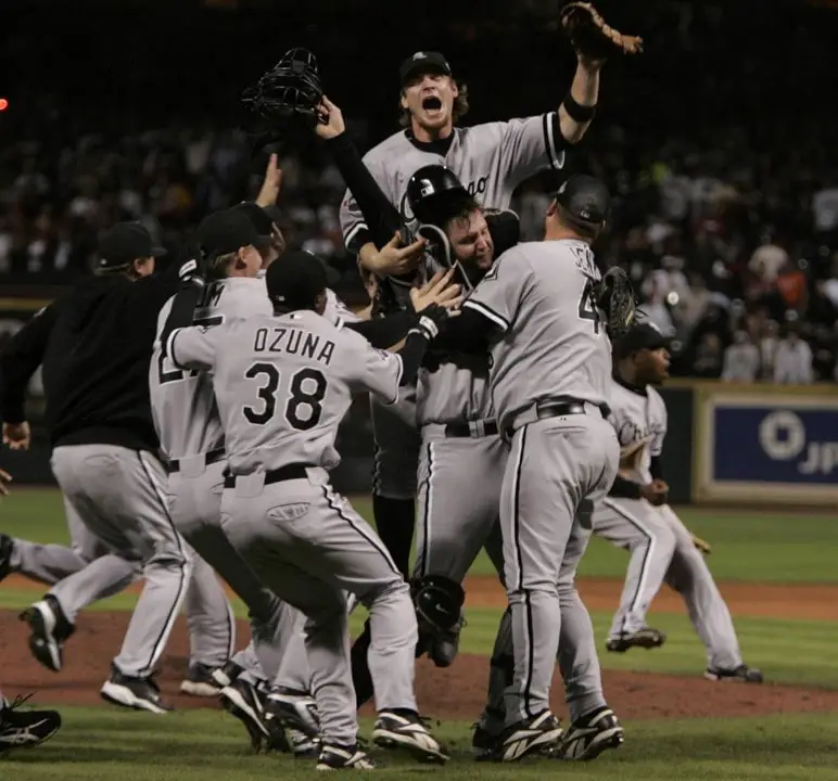 chicago white sox celebrate 2005 world series victory
