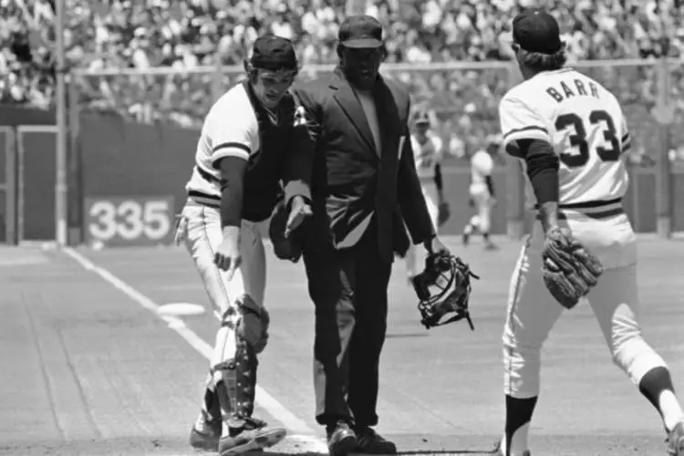 Marc Hill arguing with umpire in 1977 at Candlestick Park