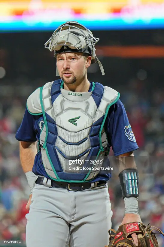 Cal Raleigh in catchers gear